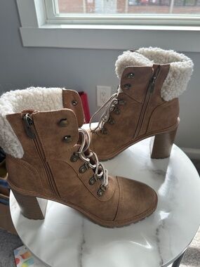 Women’s Brown Sherpa-Lined Lace-Up Heel Boots